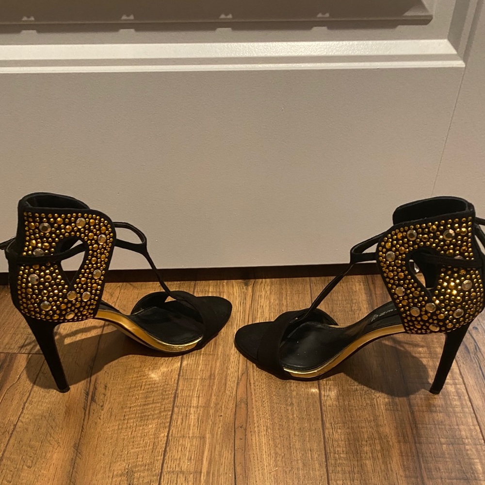 Open Toe Black Suede Heels with Gold Embezzlement